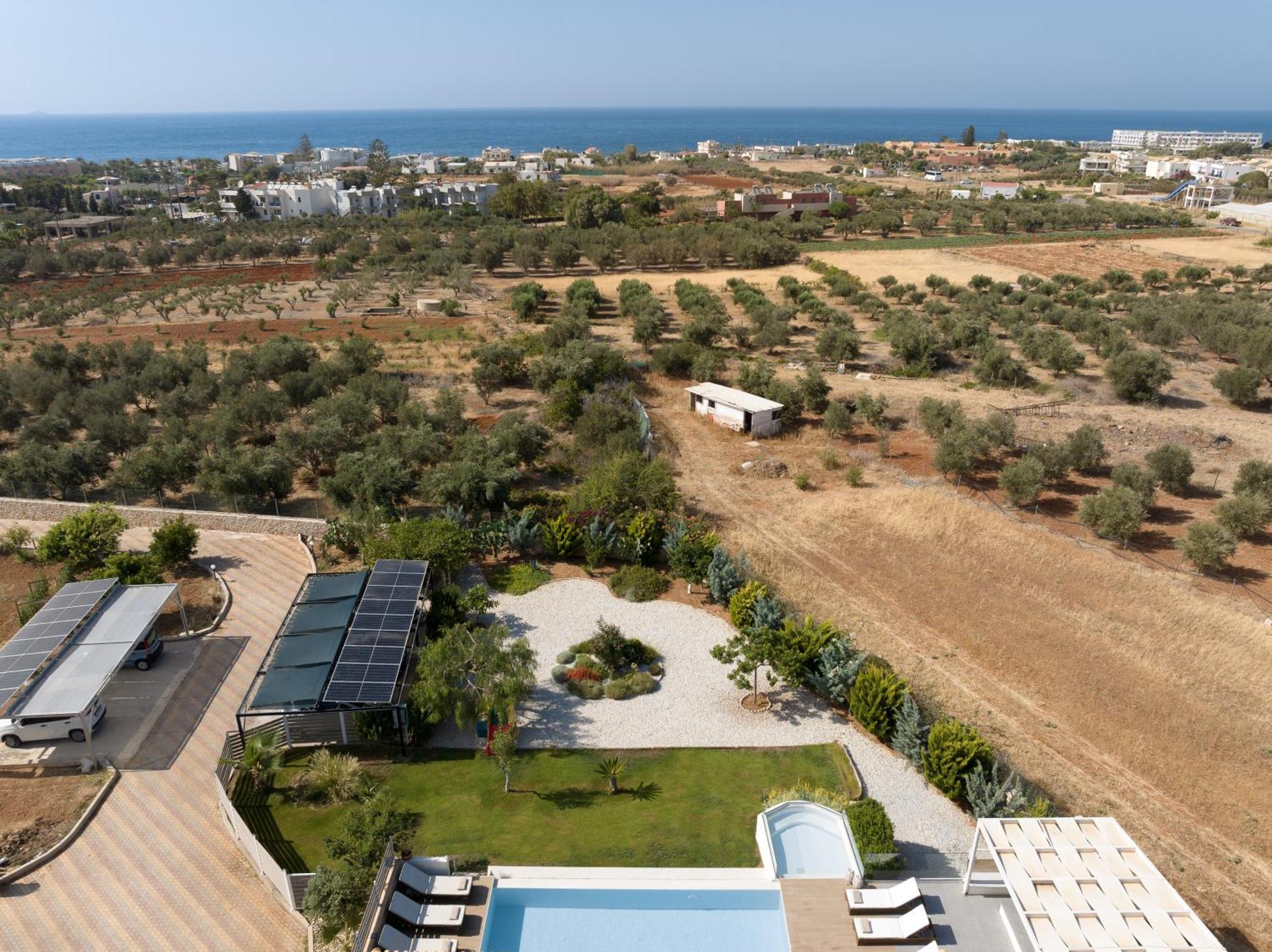 Alba Bianca Villa, Family Retreat With Heated Pool By Thinkvilla Hersonissos  Bagian luar foto